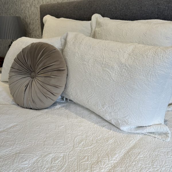Grace Pure White Bedspread - Image 3