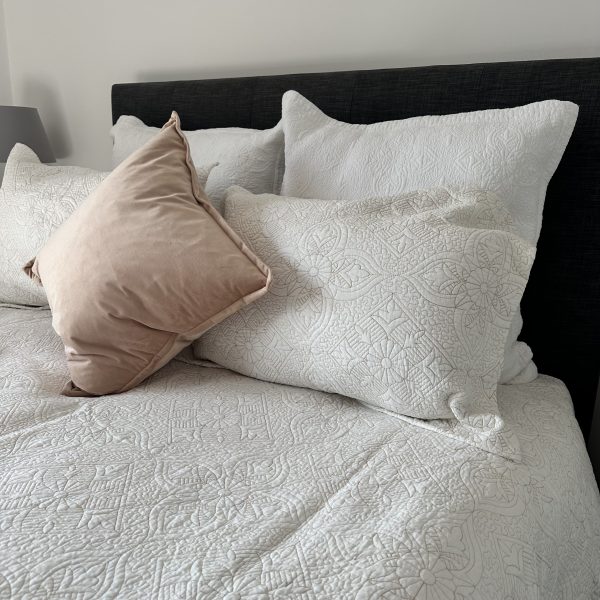 Jasmine Cream Bedspread - Image 2