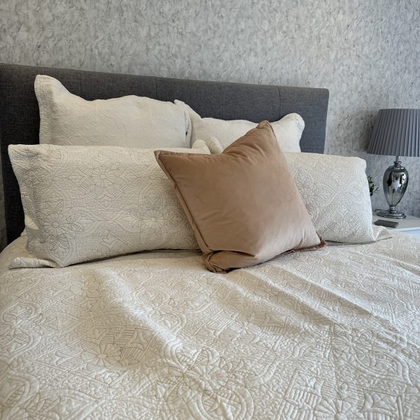 Jasmine Cream Bedspread - Image 4