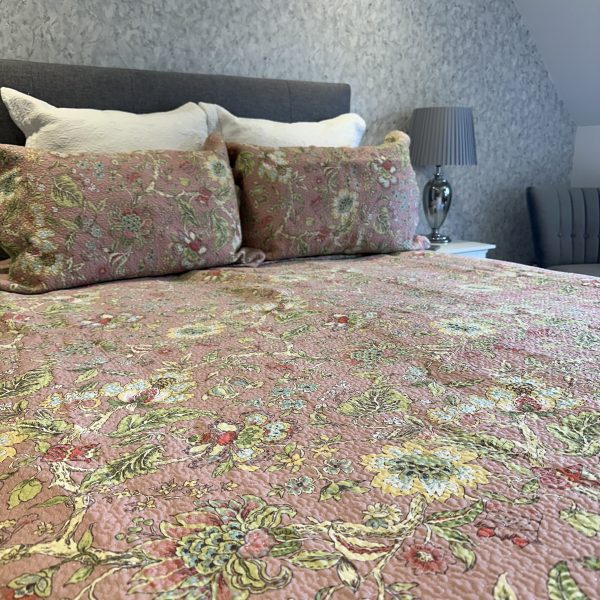 Antoinette Pink Flora Bedspread - Image 2