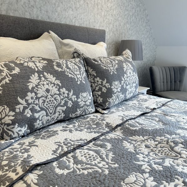 Clara Blue Damask Bedspread - Image 4